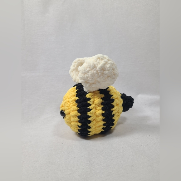 Handmade crochet bee 🐝 - Picture 2 of 5